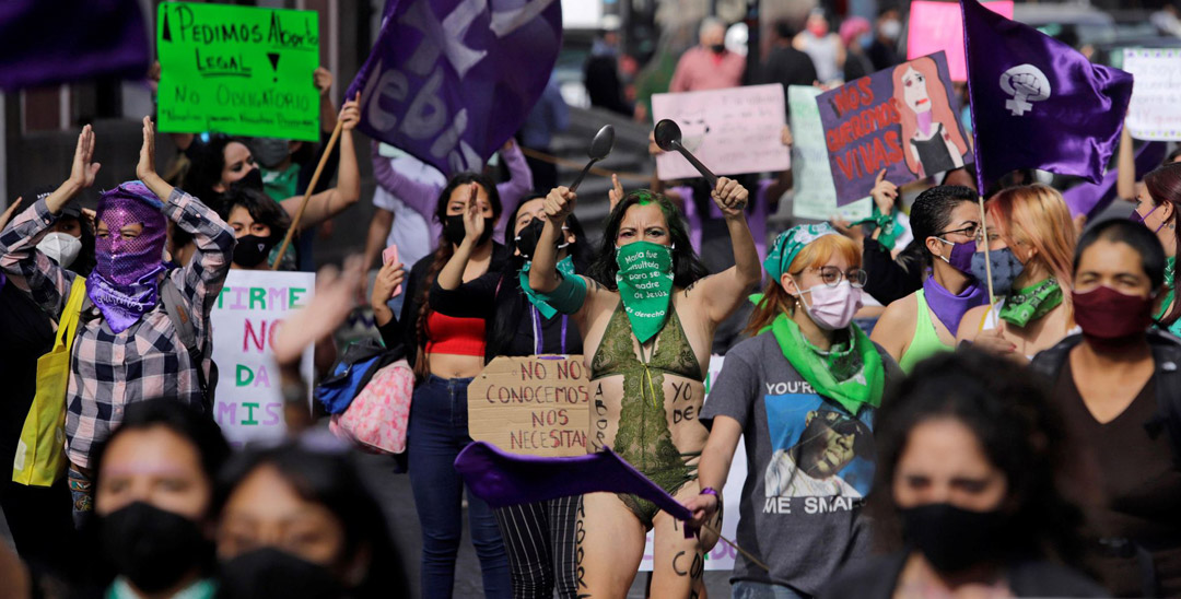 Colectivos_feministas_durante_una_protesta_en_México_H1.jpg